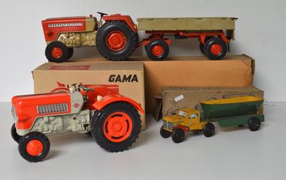 null Ensemble de trois tracteurs :

- GAMA 8015, gros tracteur, époque made in Western...