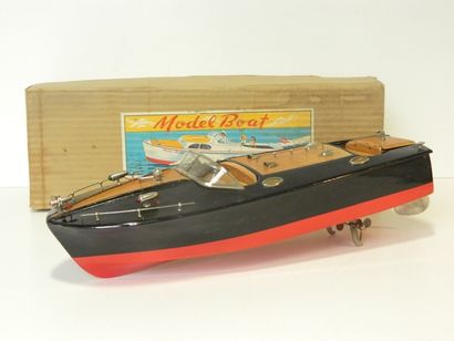null K Japan, modèle Boat vedette en bois peint, vers 1935, fonctionnement à batterie,...