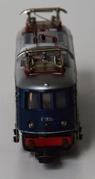 null MÄRKLIN 3023/2 (1965), loco bleue à toit gris/argent [très bel état, quasi jamais...