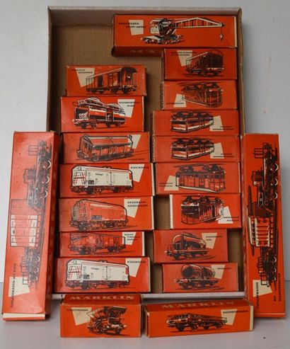 null MÄRKLIN (20) wagons de marchandises [quasi neufs, boîtes rouges années 1960]...