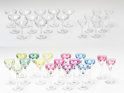 VAL-SAINT-LAMBERT Lot de verres et de coupes, XXe, cristal taillé, trente-quatre...