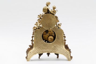 null Pendule de cheminée d'époque Napoléon III ornée d'une scène galante, XIXe, bronze...