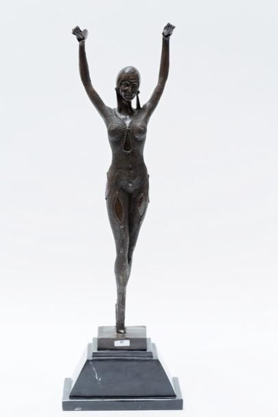 LÉONARD A. "La Danseuse", XXe, sujet en bronze, signé sur le socle, 57x19,9 cm.