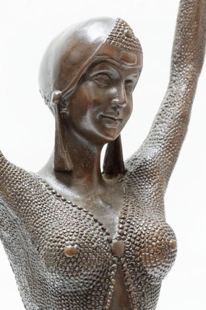 LÉONARD A. "La Danseuse", XXe, sujet en bronze, signé sur le socle, 57x19,9 cm.