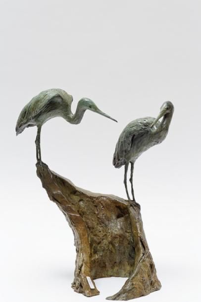 T'SERSTEVENS Hervé "Couple d'aigrettes", 2006, groupe en bronze à patine vert antique,...