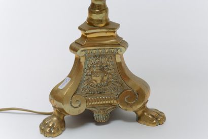 null Paire de pique-cierges de style Baroque montés en lampe, début XXe, laiton,...