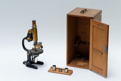 null Ensemble de huit microscopes, XIX-XXe, certains en coffret [usures, altérations...