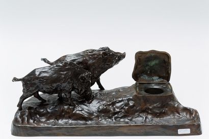 GORNIK Friedrich (1877-1943) "Sangliers", circa 1900, groupe formant encrier en bronze...