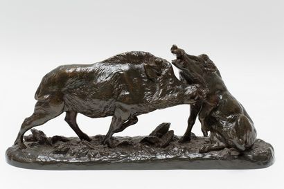 RICHE Louis (1877-1949) "Combat de sangliers", circa 1900, groupe en bronze à patine...