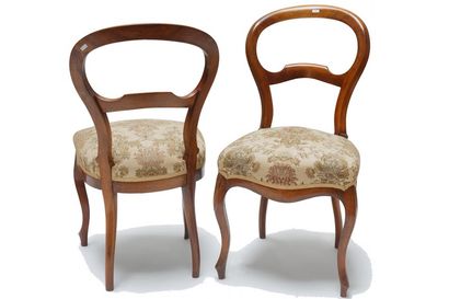 null Suite de quatre chaises d'époque Louis-Philippe, dos ajourés, mi-XIXe, bois...