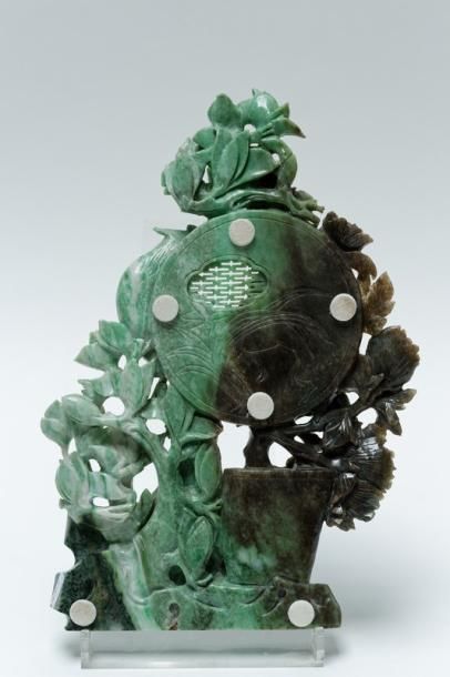 CHINE "Paons et phénix", XXe, deux groupes en néphite sculptée, l. 41 cm et h. 36...