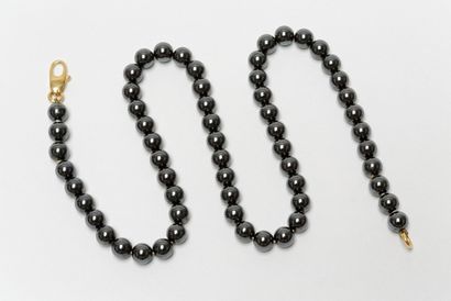 null Collier et paire de pendants d'oreille à perles de fantaisie, l. 45 cm (col...
