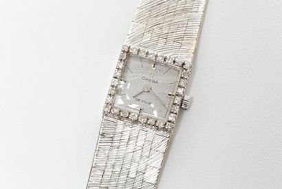 OMEGA Montre-bracelet de dame en or blanc 18k, modèle De Ville, cadran carré serti...