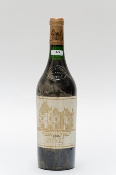 null BORDEAUX, rouge, ensemble de quatre bouteilles :

- (PESSAC-LÉOGNAN), Château...