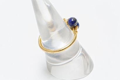 null Bague en or 18k sertie de deux billes en lapis-lazuli, t. 49, 1 g env. (bru...