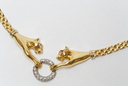 null Collier en or jaune 18k avec pendentif en diamants entouré de deux panthères...