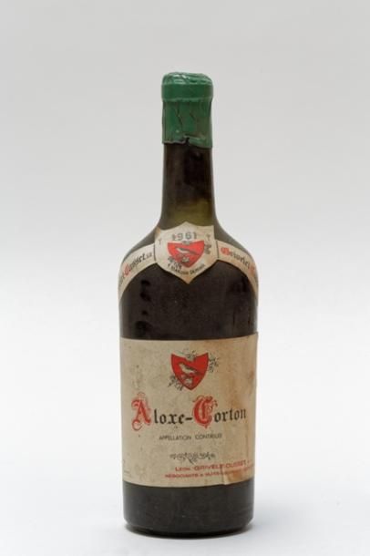 null BOURGOGNE (ALOXE-CORTON), rouge, Léon Grivelet-Cusset 1961, six bouteilles [bas-goulot/mi-épaule,...