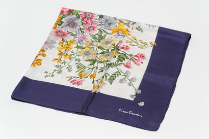 null Ensemble de quatre foulards : Balenciaga (for United Nations / Expo 98), Pierre...