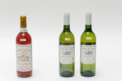 null BORDEAUX, blanc, ensemble de trois bouteilles :

- (SAUTERNES), liquoreux, Cru...