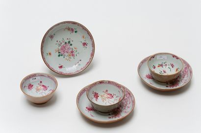 null CHINE, ensemble de trois pochons (dont une paire) avec soucoupes à revers capucin,...