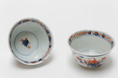 null CHINE, ensemble à décor Imari, dynastie Qing / XVIIIe, porcelaine, treize pièces...