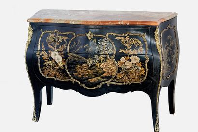 null Commode de style Louis XV ouvrant par deux tiroirs, début XXe, bois à décor...