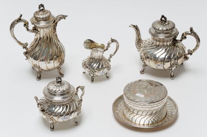 null Service à thé et à café de style Rocaille, fin XIXe, métal argenté ciselé, poinçons,...