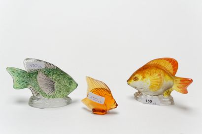 null Ensemble de trois poissons miniatures en verre :

- SABINO Marius Ernest (1878-1961),...