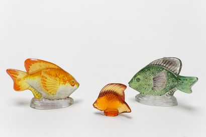 null Ensemble de trois poissons miniatures en verre :

- SABINO Marius Ernest (1878-1961),...