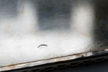 null Milieu-de-table à pans coupés, début XXe, métal argenté, l. 52,5 cm [usures...