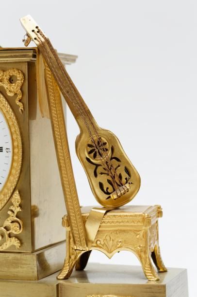 null Pendule d'époque Restauration, début XIXe, bronze ciselé doré et patiné, cadran...