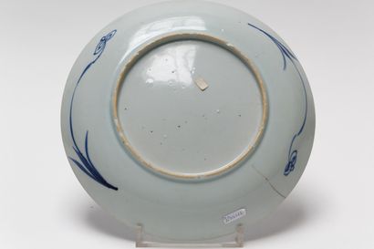 null CHINE, un petit plat et une assiette, dynastie Qing / XIXe, porcelaine :

-...
