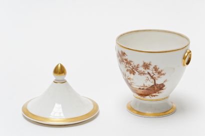 null Service à thé et à café, décor floral en grisaille rehaussé d'or, circa 1800,...