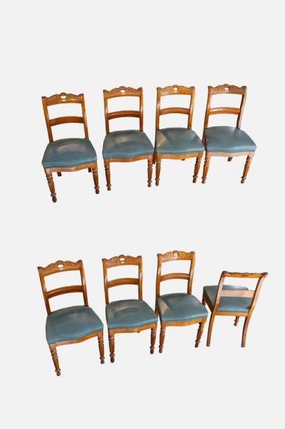 null Suite de huit chaises de style Louis-Philippe, pieds antérieurs cannelés, début...