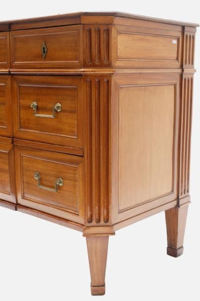 null Commode de style Directoire ouvrant par cinq tiroirs dont trois en ceinture,...