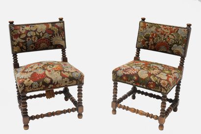 null Paire de chaises d'enfant de style Louis XIII, fin XIXe, chêne tourné à patine...