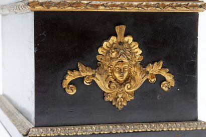 null Socle rectangulaire de style Louis XIV, fin XIXe, bois noirci, marqueterie Boulle...