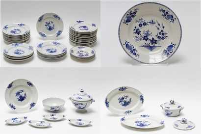 null TOURNAI, partie de service recomposé, décor coréen en camaïeu bleu, XIXe, porcelaine...