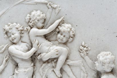 null MYERS, "Allégorie du printemps", 1882, haut-relief en marbre reconstitué, signé...