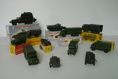 null DINKY (12), lot de véhicules militaires :

- Toys (GB) 621, 3-Ton Army Wagon...