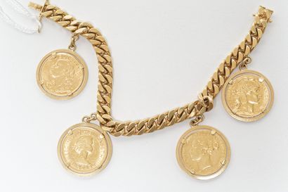 null Deux bracelets à mailles en or jaune 18k ornés de monnaies montées en breloque,...