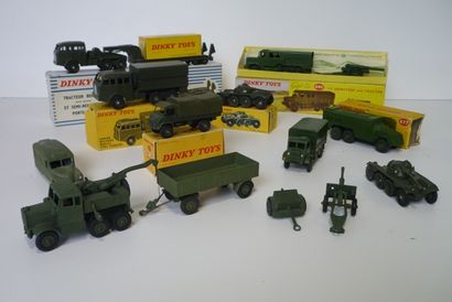 null DINKY (13), lot de véhicules militaires :

- Toys (FR) 815 80A, E.B.R. Panhard...