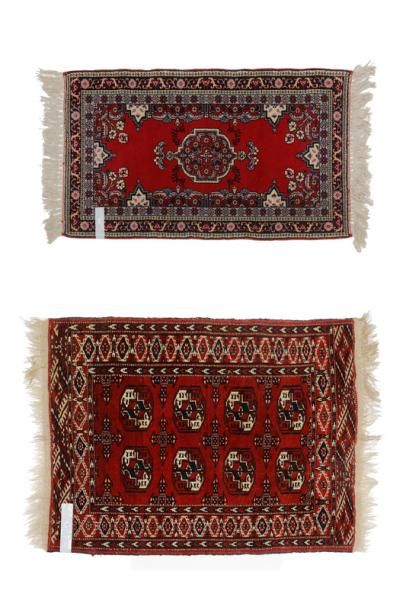 null PERSE, petit tapis de style Boukhara, champ rouge foncé orné de göls, 214x90...
