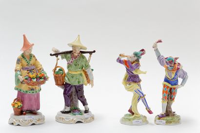 Allemagne Ensemble de huit sujets dont deux paires et une suite de quatre, XXe, porcelaine...