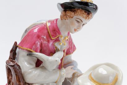 null "Pastorales", XIX-XXe, trois groupes en porcelaine émaillée, marques aux revers,...