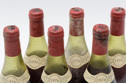 null BOURGOGNE (CHARMES-CHAMBERTIN), rouge, Lucien Benaros 1976, six bouteilles [mi-épaule/très...