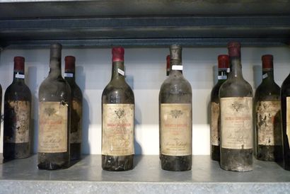 null BORDEAUX, rouge, trente bouteilles:

- BORDEAUX (SAINT-EMILION), rouge, Château...