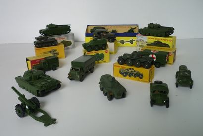 null DINKY (15), lot de véhicules militaires :

- Toys (GB) 697, Pounder Field Gun...