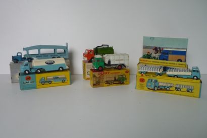 null Lot comprenant 6 voitures dans leurs boîtes d'origine :

- DINKY Supertoys (GB)...