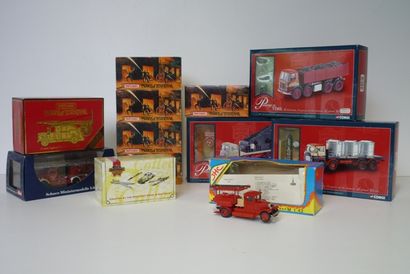 null Lot de véhicules de pompiers de marques diverses dans leurs boîtes d'origine...